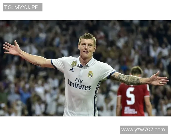 德国足球传奇球星高清图片展示 展现德国足坛风采与经典瞬间